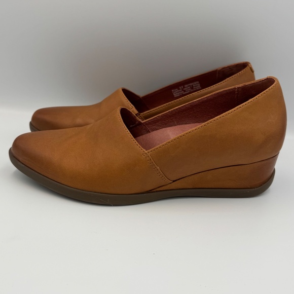 Dansko Women's Brown Leather Flats - Picture 2 of 6
